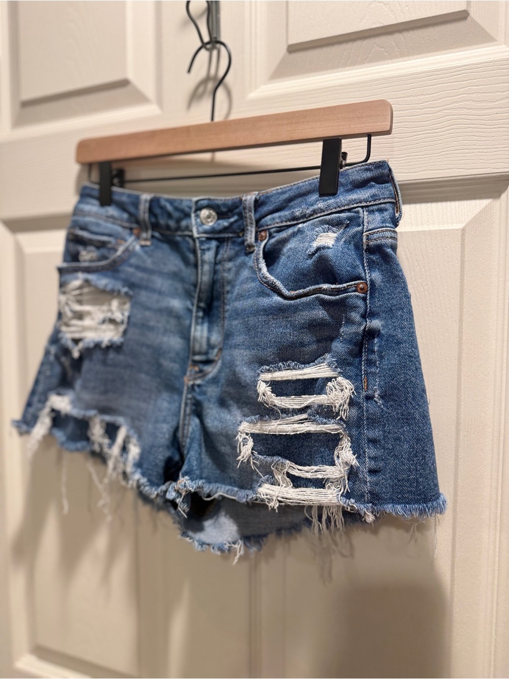 American Eagle Mom Shorts Size 6 Distressed Denim Jean Shorts High Rise Frayed - Picture 3 of 12